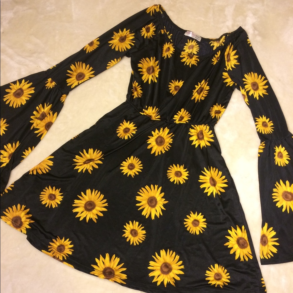 Silky Sunflower Dress Bell Sleeves size M